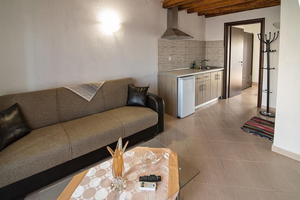Theano Apartments Сарті Екстер'єр фото